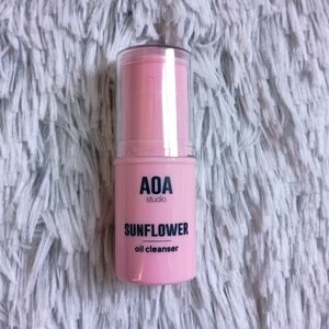 Sunflower oil cleanser